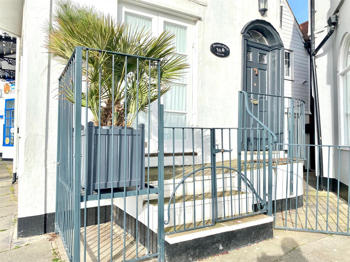 2 bed property in East Parade, Old Town, Hastings